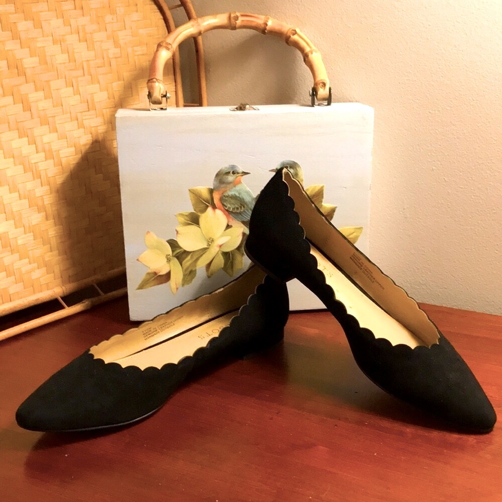 Final Price- TALBOTS Edison Scallop Genuine Suede Flats - Picture 4 of 16